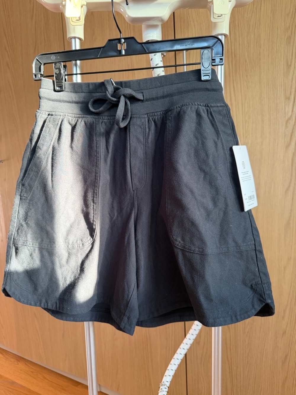Athleta Farallon Midi Shorts Black